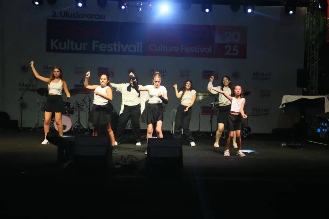 Kepez’de Kültür Festivali’nin Açılış Korteji Renk Kattı 8